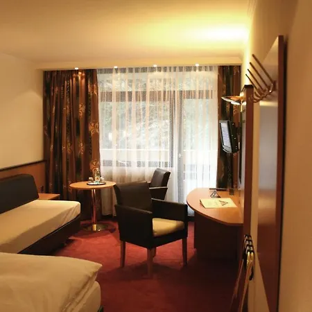 Hotel Bergfrieden 3*